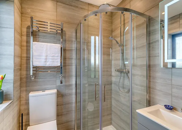 South View * Carlton Miniott